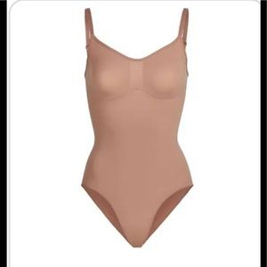 🆕 SKIMS Sculpting Bodysuit With Snaps